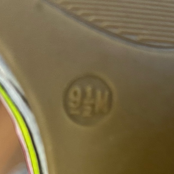 Heels - Picture 5 of 6